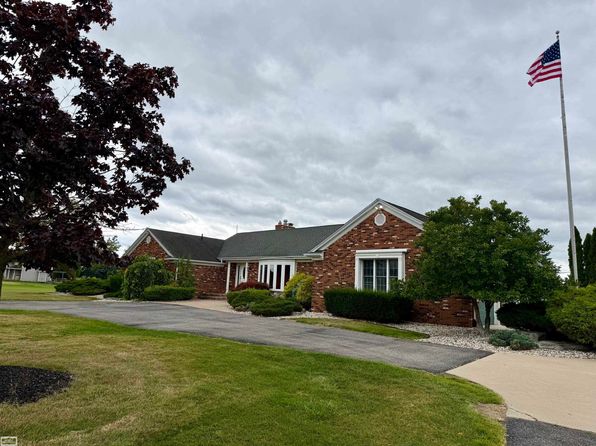2689 Capac Rd