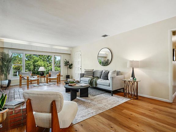 5th image of 391 Tamarac Dr