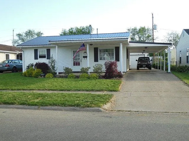 421 Dean St photo 1