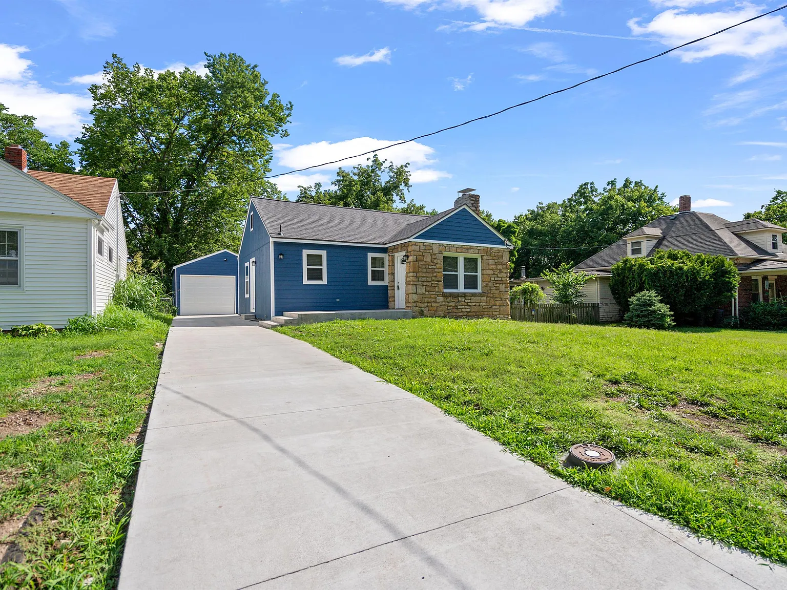 3313 SW Front St - Single Family Home — Photo 2