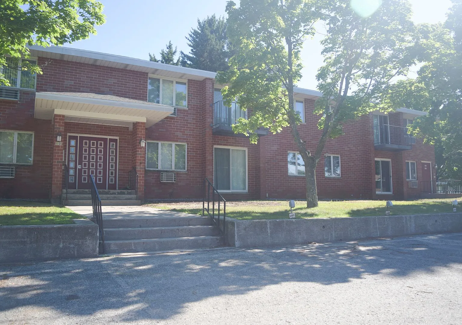 East Shore Apartments — Photo 1