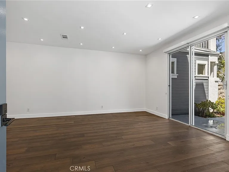 106 Breakers Ln — Photo 4