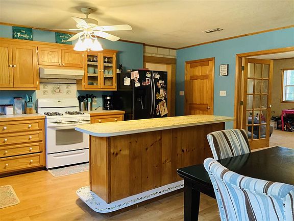 4th image of 320 Theron Dr