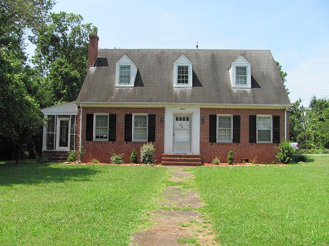 1st image of 300 5th St