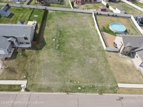 Marilyn Way, Dickinson, ND 58601