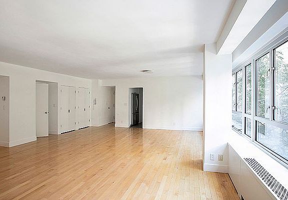 2nd image of 200 E 66th St APT E0507