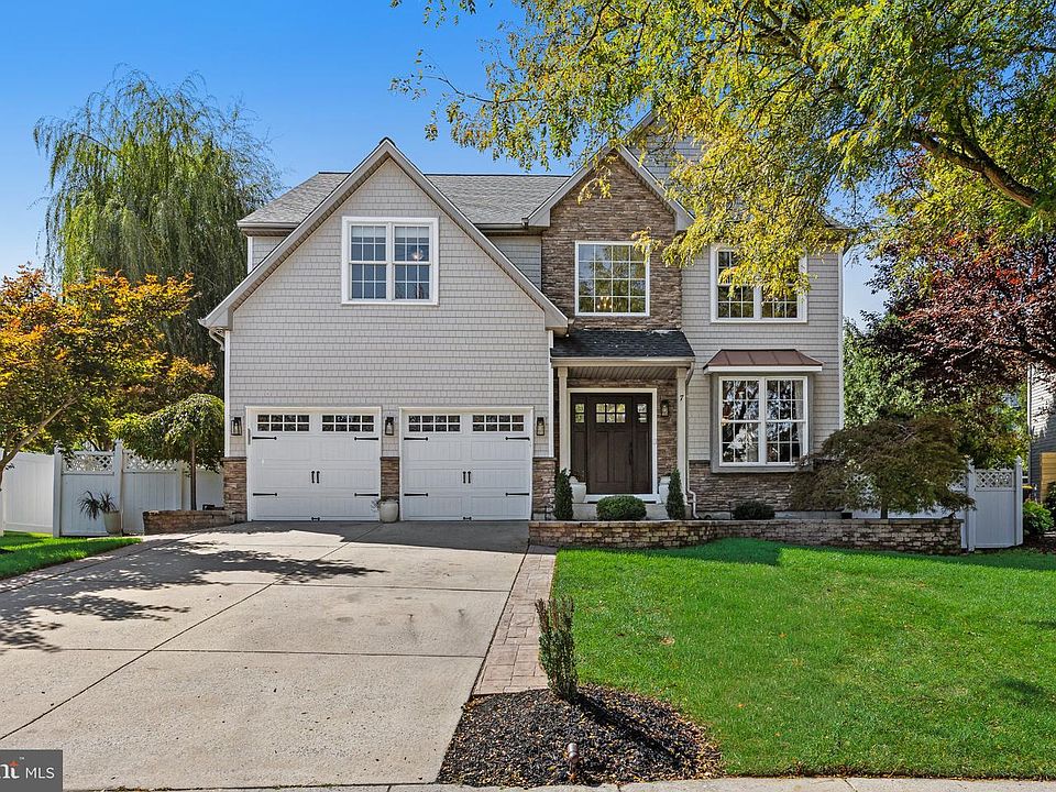 1st image of 7 Woodyfield Ln