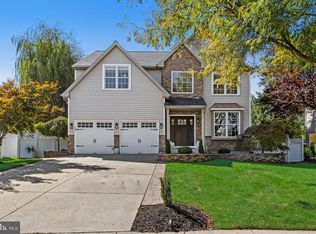 7 Woodyfield Ln, Delran, NJ 08075