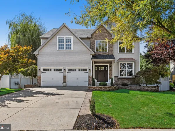 7 Woodyfield Ln, Delran, NJ 08075