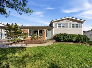 1207 Fieldhurst Dr, Ballwin, MO 63011