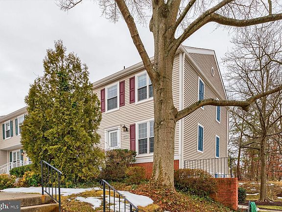2nd image of 2885 Burgundy Pl
