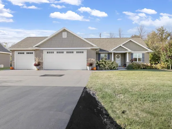 1527 WOODS EDGE LANE, Neenah, WI 54956