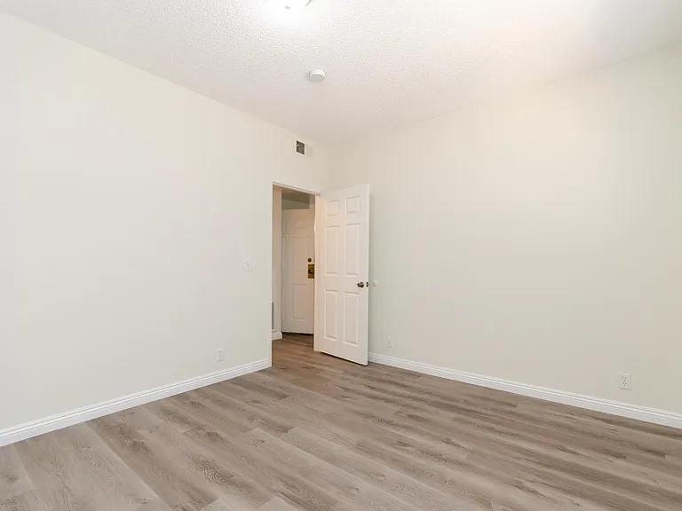 1939 Beloit Ave #103 — Photo 6