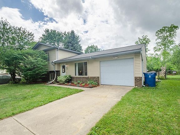 2nd image of 9258 Abbey Ln