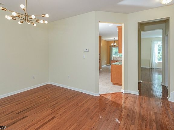 5th image of 40 Kennedy Ct