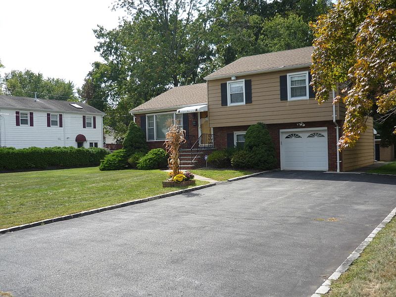 2nd image of 14 Orchard Pl E