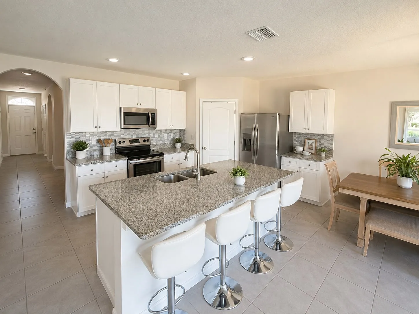 4 bed, 1828 sqft, $2,200 — Photo 4