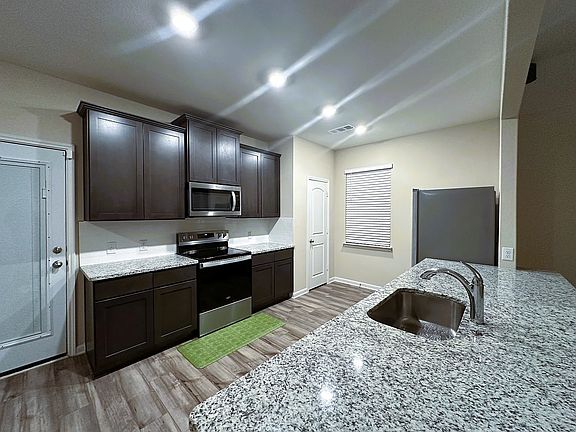 4th image of 322 Sweet Pea Ln