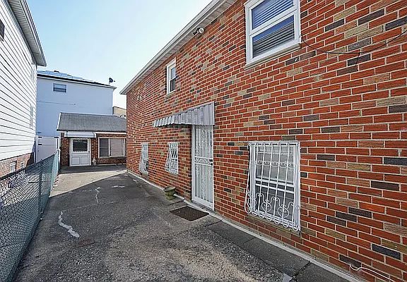 4th image of 7018 Avenue W