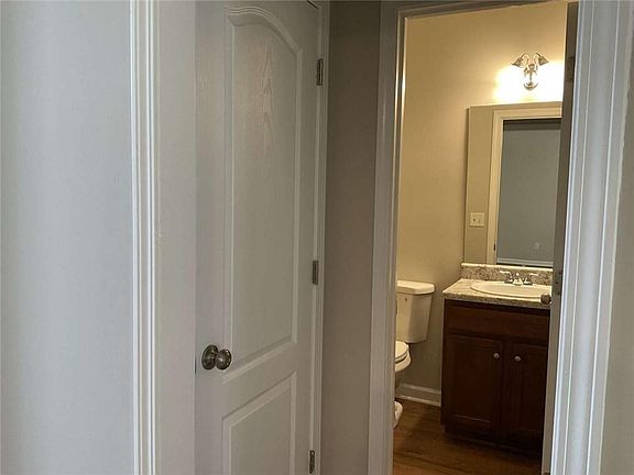 5th image of 592 Kyles Cir