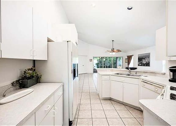 3rd image of 2162 Brandon Park Cir