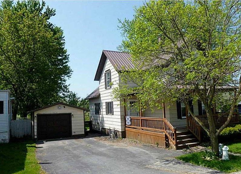 2nd image of 735 Main St