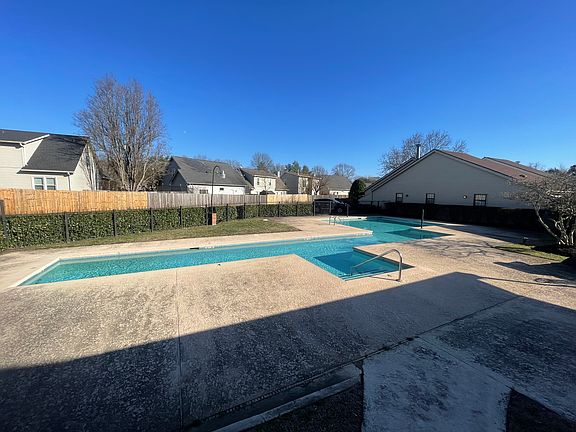 5th image of 205 Laurel Hill Dr