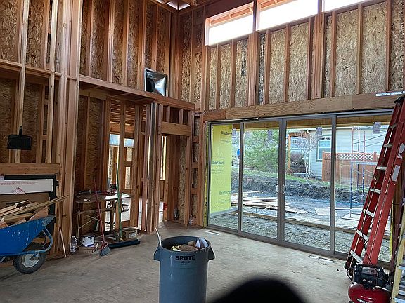 4th image of 411 Lindsay Ln