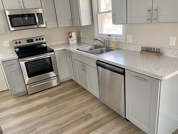 4th image of 137 W Church St