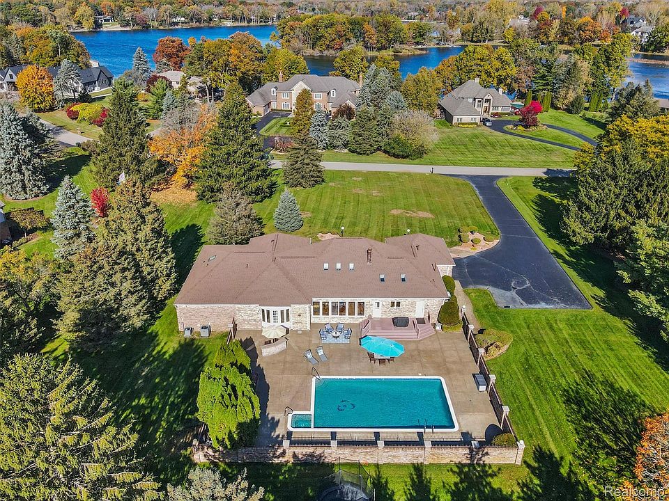 1st image of 4227 Newcastle Dr