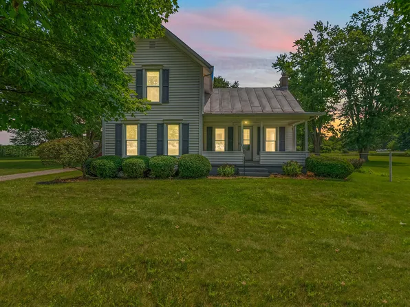 461 N Briggs Rd, Quincy, MI 49082