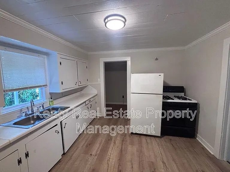 408 1/2 Harding St — Photo 2