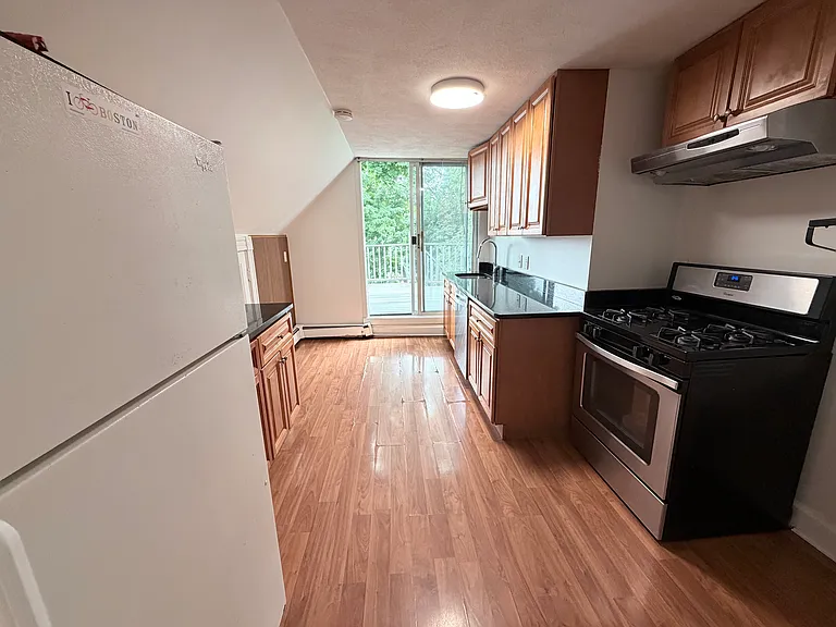 38 Glenwood St #3 — Photo 9