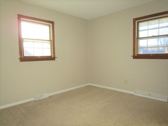 4th image of 5616 N Monterey Ct