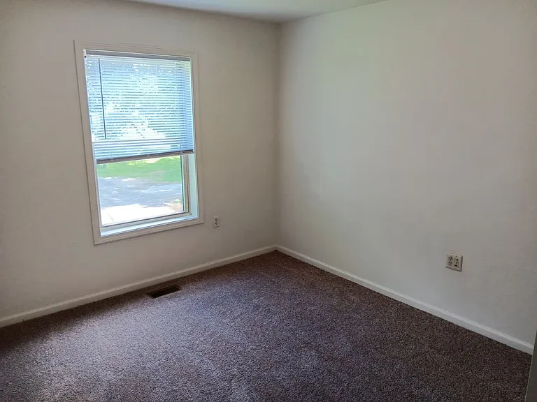 524 W Pleasant St — Photo 7