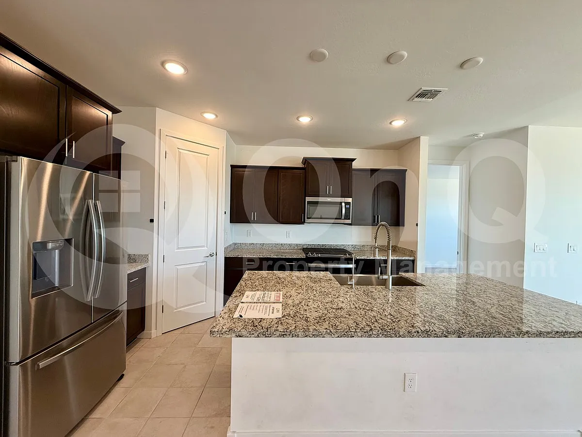 4 bed, 2.0 bath, 1827 sqft, $1,850 — Photo 4