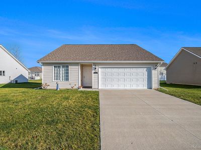 2255 Legacy Dr, Burton, MI, 48519