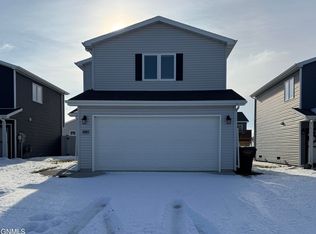 6985 Majestic Loop, Bismarck, ND 58504