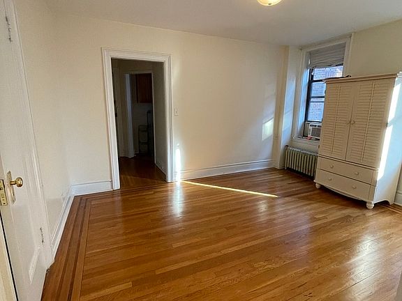 3rd image of 30-33 32nd St #3B