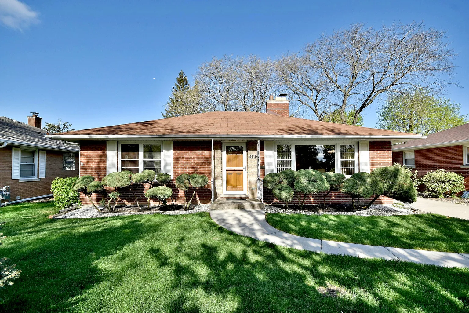 566 S Grace St photo 1