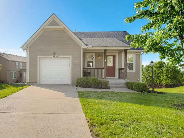 13739 Leigh Dr, Bonner Springs, KS 66012