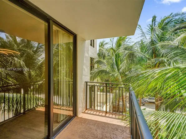 888 S Douglas Rd APT 304, Coral Gables, FL 33134