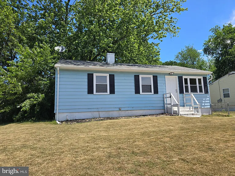 11 Glenwood Dr — Photo 2