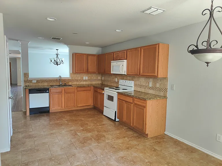 13179 Michelle Dr — Photo 18