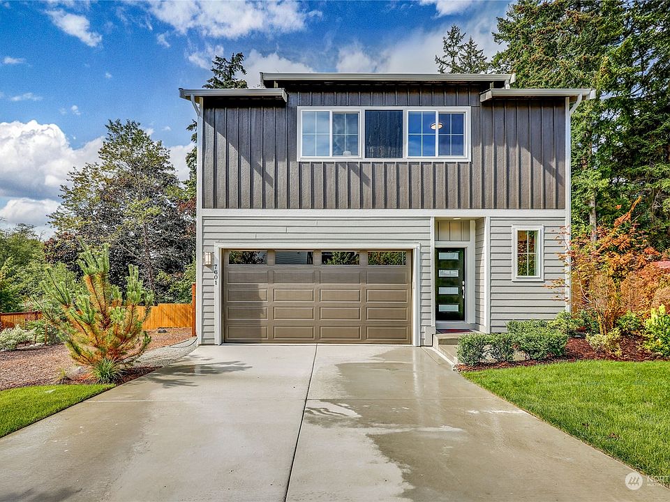1st image of 241 NE Shadowhawk Lane