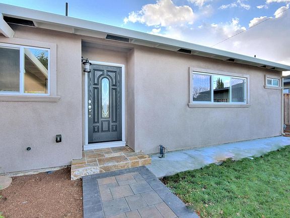 3rd image of 4018 Yellowstone Dr