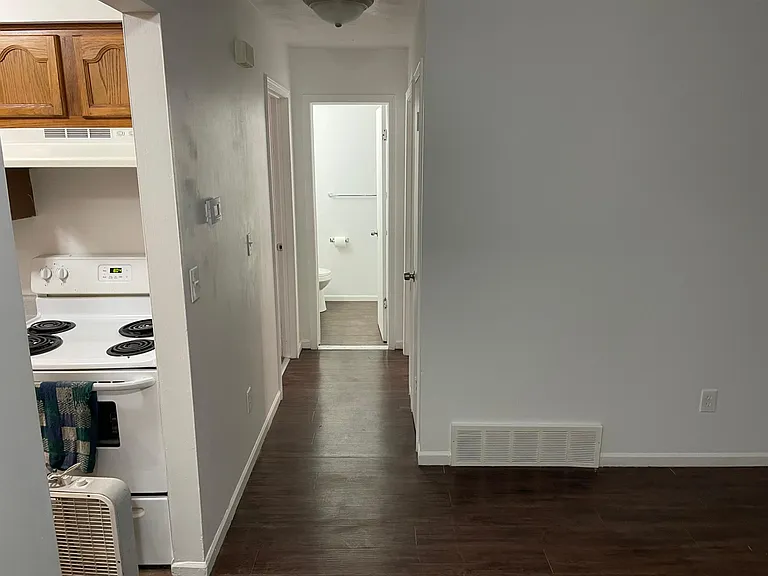 720 Armstrong Rd — Photo 5