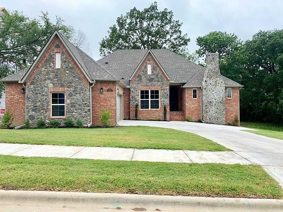 1st image of 303 N Ainsley Loop