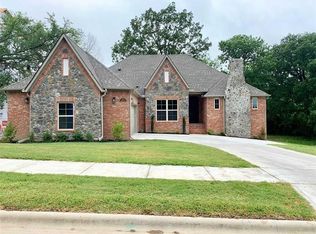 303 N Ainsley Loop, Fayetteville, AR 72704