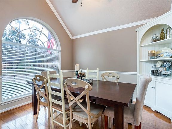 Natural lighting with the beautiful windows with blinds.